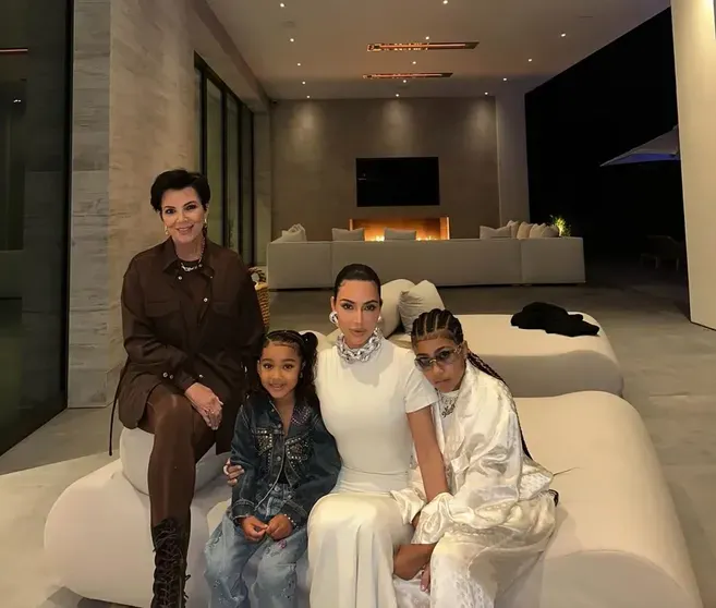 Крис Дженнер, Ким Кардашьян с дочками Чикаго и Норт/Фото: kimkardashian/Instagram*