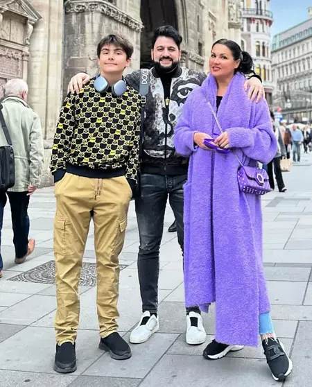 Юсиф Эйвазов и Анна Нетребко с сыном/Фото: anna_netrebko_yusi_tiago/Instagram*