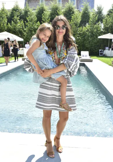 Кэндис Миллер с дочерью/Фото: Eugene Gologursky/Getty Images for Hamptons Magazine)